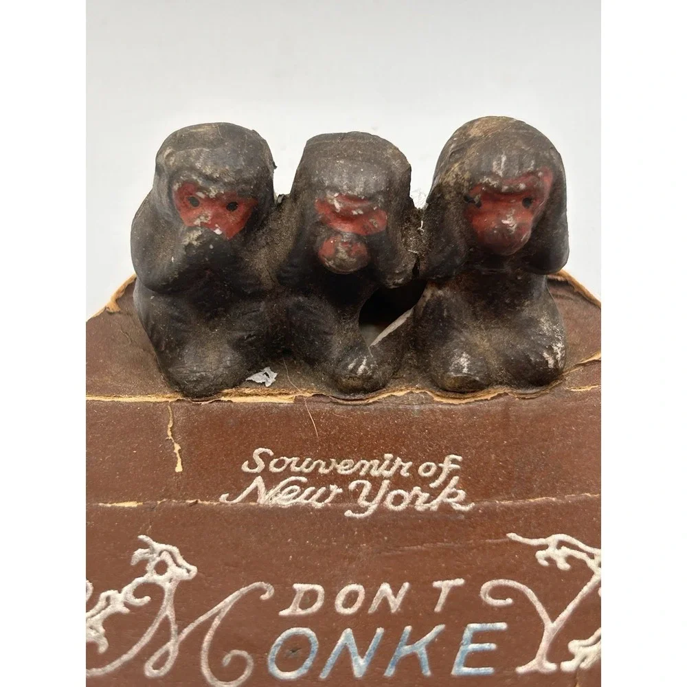 Don't Monkey‎ With Anything On Desk New York Felt Desk Blotter Souvenir